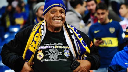 En 1995, hinchas furiosos de River Plate lo atacaron por ser simpatizante de Boca Juniors