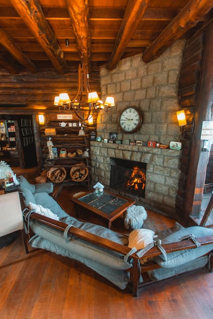 En 1995 la casa de té fundada por Renée Dickinson fue declarada patrimonio histórico, arquitectónico y cultural de San Martín de los Andes.