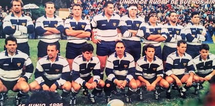 En 1996 dirigió al seleccionado de Buenos Aires que derrotó a Francia 29-26 en la cancha del CASI