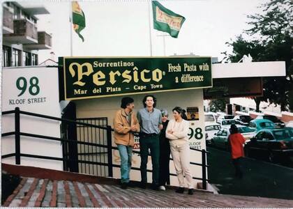 En 1996, Susana Persico y su marido Miguel abrieron una sucursal en Cape Town, que funcionó hasta 2003.