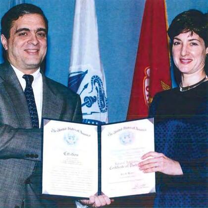 En 1997, Ana Montes recibió un reconocimiento del entonces director de la CIA, George Tene
