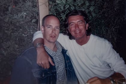 En 1998, Dotto asistió al concurso internacional Elite Model Look, en Niza, y allí conoció al príncipe Alberto de Mónaco