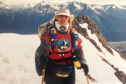 En 2000, fue capitana del equipo argentino en la Discovery Channel Souther Traverse, la carrera de expedición más dura de Nueva Zelanda donde se recorren 500 kilómetros en la Isla Sur