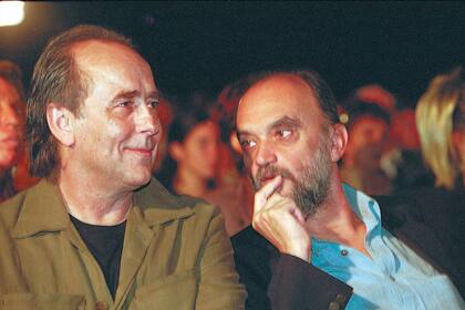 En 2002, Joan Manuel Serrat llegó de invitado y junto a su
amigo Roberto Fontanarrosa protagonizaron la apertura.