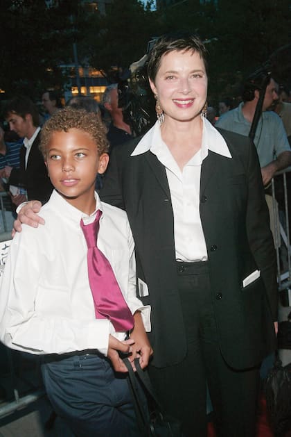 En 2003 con su madre, quien se volvió su gran referente. “Ella
siempre me da consejos: ‘Caminá siempre erguido; mantené la espalda
recta; Sé normal y sé cool. Sé feliz’”, reveló el modelo durante un
reportaje