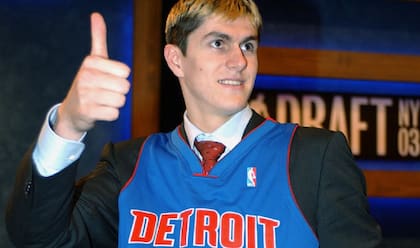 En 2003, Detroit lo seleccionó en el puesto número 2 del Draft; para muchos, es la peor elección de la historia