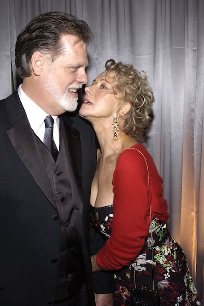 En 2003, ella y Hackford en una fiesta celebrada en el The Beverly Hilton Hotel, después de la entrega de los premios Golden Globes
