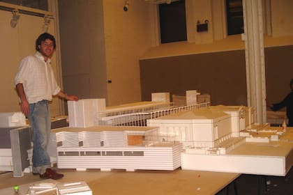En 2003 trabajó en el diseño del proyecto para la reestructuración del edificio de las Torres Gemelas