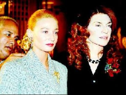 En 2004, el personaje de Evita, interpretada por Ximena Fassi, apareció en la novela "Padre Coraje". La "abanderada de los humildes" compartió escena con los protagonistas: el padre de pelo largo compuesto por Facundo Arana y su amante, Nancy Dupláa.