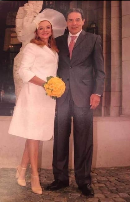 En 2006 se casaron por civil, Bernasconi debió primero pedir la nulidad de su matrimonio anterior en un trámite que realizó en forma exprés.