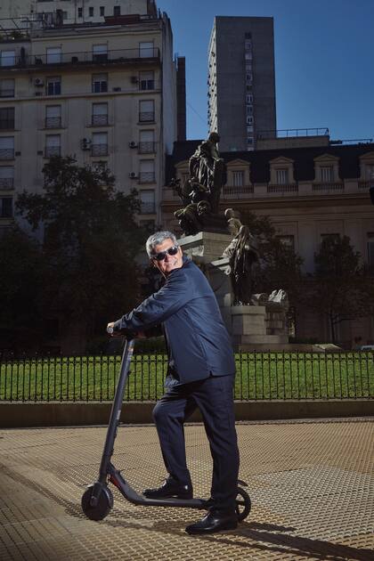 En 2008, Balmaceda decidió que era hora de dejar el periodismo para volver a la historia. “Siempre estuvo presente –asevera–, el gusto por la historia se mantuvo de manera casera. Sin que llegara a superficie del todo, pero allí estaba."