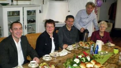 En 2008, la familia apareció en NRK Breakfast TV junto con el presentador del ciclo (Foto: Captura de video)