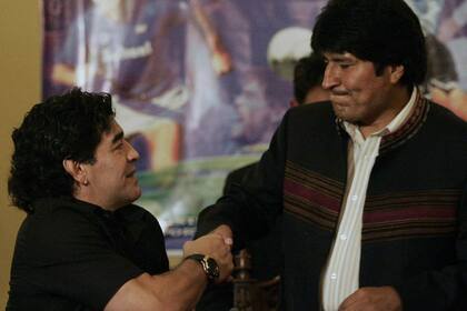 Diego Maradona en una de sus visitas a Evo Morales