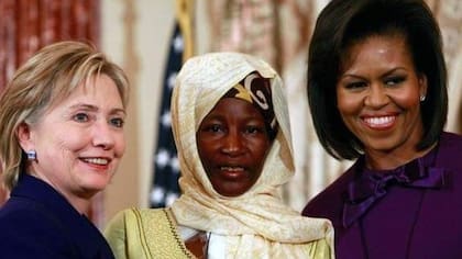 En 2009, el trabajo de Mani fue reconocido con el Premio Mujeres de Coraje en EE.UU., donde conoció a Hillary Clinton y Michelle Obama