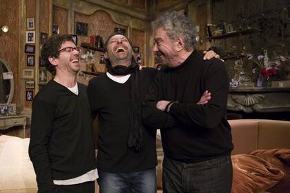 En 2010, subió a escena con Guillermo lla y Peto Menahem para hacer Los reyes de la risa, dos actores que fueron parte de un reducido grupo de amigos que lo acompañaron hasta último momento