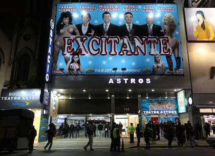 En 2011, la reapertura del Teatro Astros permitió la vuelta de la revista a la Calle Corrientes con el rubro conformado por Artaza y Cherutti