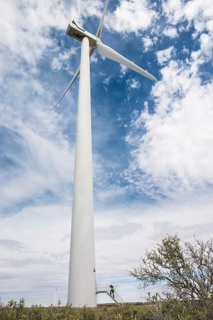 En 2011 nació el Parque Eólico Rawson, el más importante del país, en manos de la empresa Genneia. El predio ocupa unas dos mil hectáreas