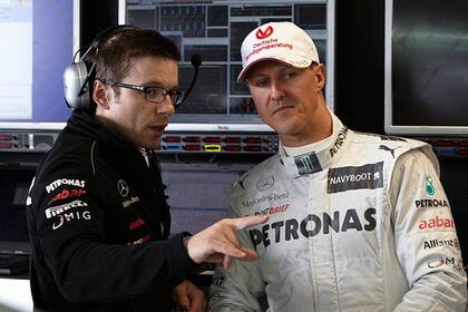 En 2011, Peter Bonnington desembarcó en Mercedes y empezó a trabajar con Michael Schumacher; tras el retiro del séptuple campeón alemán, heredó a Lewis Hamilton, con el que sostiene una relación profesional, de respeto y amistad