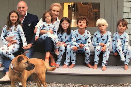 En 2011, un retrato del matrimonio Herrera junto a sus seis nietos.