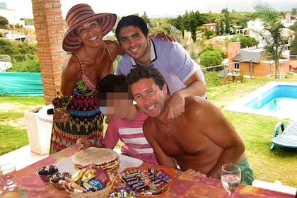 En 2012. La familia de Iliana festejando el cumpleaños del más pequeño de la trouppe.