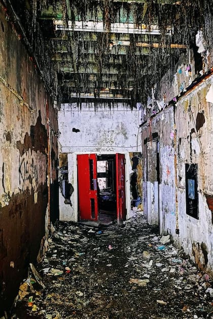 En 2013, el edificio abandonado del orfanato Balrossie sufrió un incendio intencional