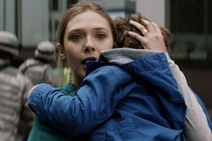 En 2014, Elizabeth Olsen formó parte de "Godzilla" junto a Bryan Cranston y Aaron Taylor-Johnson. Esta participación le valió una nominación al Teen Choice Awards como actriz revelación