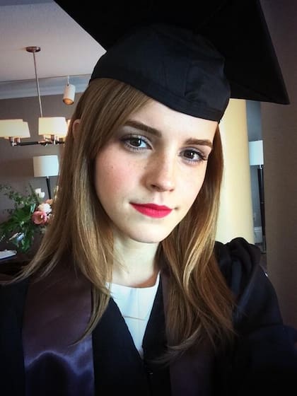 En 2014, Emma Watson se graduó de la licenciatura en literatura inglesa en la Universidad de Brown (Foto: X @EmmaWatson)