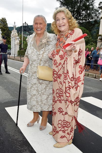 En 2015, Fernanda en la boda de Pierre con Beatrice Borromeo, junto a Paola Marzotto, la abuela de la novia.