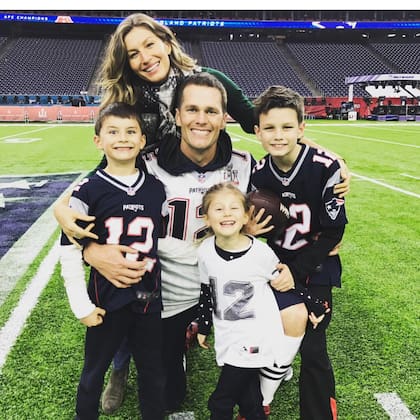 En 2015, Gisele dejó las pasarelas para dedicarle más tiempo a sus hijos y desde hace un par de años ha insistido en que Brady se retire del futbol