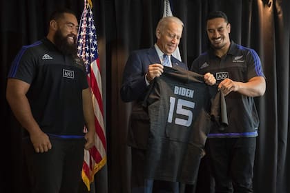 En 2016, Joe Biden, por entonces vicepresidente, junto a los All Blacks