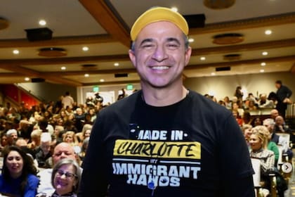 En 2017, Betancur adquirió un negocio en Charlotte, Carolina del Norte, que bautizó como Manolo’s Bakery