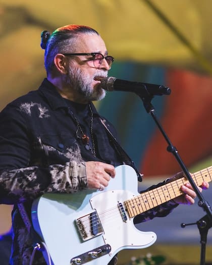 En 2017, Luis Enrique publicó su libro 'Autobiografía de un inmigrante', donde relata sus inicios en California, sus miedos a la deportación y su trayectoria musical