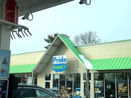 En 2017, un ciudadano se convirtió en ganador de un premio millonario tras comprar un boleto de Powerball en un Pride Market