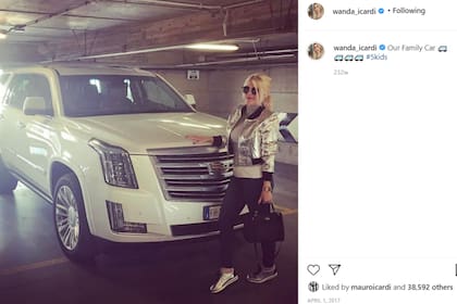 En 2017, Wanda compartió con gran alegría la imagen de su nuevo auto familiar