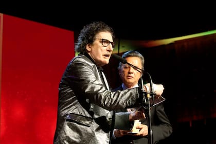 En 2018, Charly García recibía el Gardel de Oro de manos de Palito Ortega