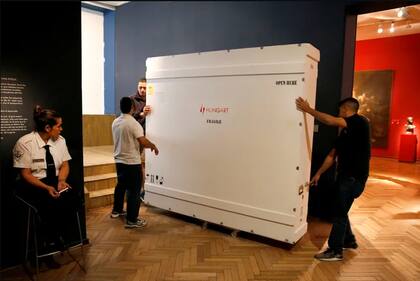 En 2018, cuando el Bellas Artes expuso la muestra "Obras maestras del Renacimiento al Romanticismo", las condiciones de seguridad fueron extraordinarias: a las piezas que llegaron de Hungría las escoltaron desde Ezeiza armados con ametralladoras, recuerda el director del museo, Andrés Duprat