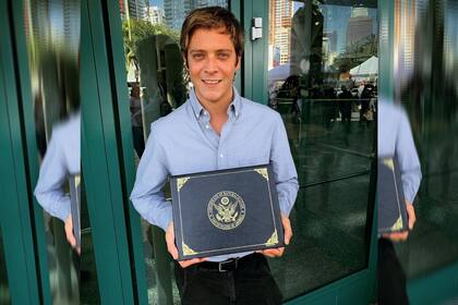 En 2019 consiguió la ciudadanía estadounidense: vive en Los Ángeles, California junto a su novio y Roger, su perro