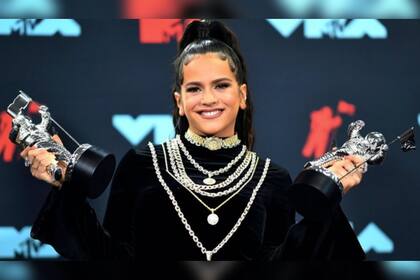 En 2019 desató muchos comentarios el hecho de que los galardones MTV Video Music Awards incluyeran a Rosalía en la categoría de música latina