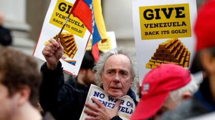 En 2019, el Banco de Inglaterra congeló el acceso del gobierno de Venezuela a las reservas de oro, lo que ocasionó protestas entre simpatizantes de Maduro