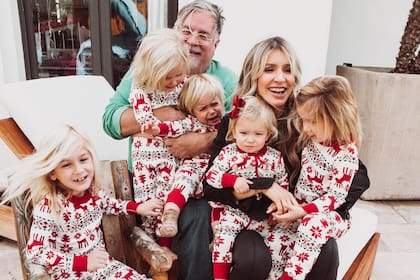 En 2019, la pareja y su familia protagonizaron una divertida postal de Navidad.
