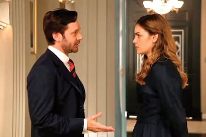 En 2019, Macarena brilló
en la novela "ATAV, Argentina, tierra de amor y venganza". En la imagen,
en una escena junto a Benjamín Vicuña.
