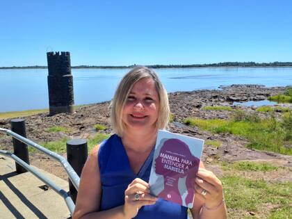 En 2019 Mariela escribió el libro Manual para entender a Mariela. Vicisitudes de una chica bipolar", para ayudar a otras personas que padecen su misma enfermedad