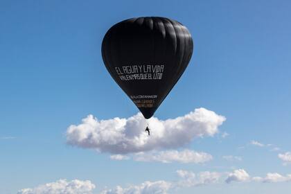 En 2020 se realizó en la Salina Grandes el primer vuelo humano libre de fósiles sin baterías, helio, hidrógeno o litio, que estableció 32 récords mundiales