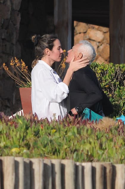 En 2021, antes de cumplir su primer aniversario de casados, el coleccionista rebautizó su nido en Punta Piedras como "Nuestro Amor".