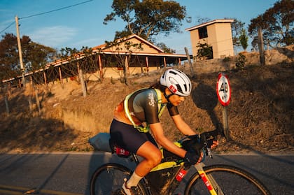 En 2021, Ayelén Adan Tucker (34) se compró su primera bicicleta de ruta