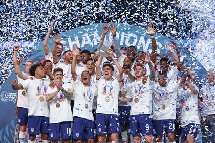 En 2021, Gio Reyna celebró el título de la Concacaf Nations League con la selección estadounidense