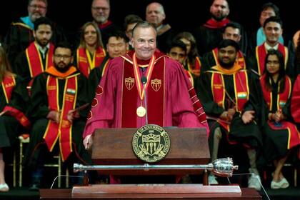 En 2022, Caruso invirtió millones de su propio dinero en su campaña a la alcaldía de Los Ángeles, pero perdió por siete puntos frente a Karen Bass