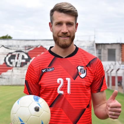 En 2023 se retiró del fútbol vistiendo la camiseta de Guaraní Antonio Franco de Misiones