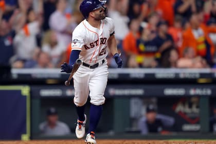 En 2024, Altuve se consagró como el mejor segunda base bateador de la MLB al recibir su séptimo Silver Slugger Award