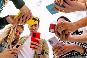 En 2024 los usuarios de todo el mundo invirtieron más de 1000 millones de dólares en apps relacionadas con la inteligencia artificial